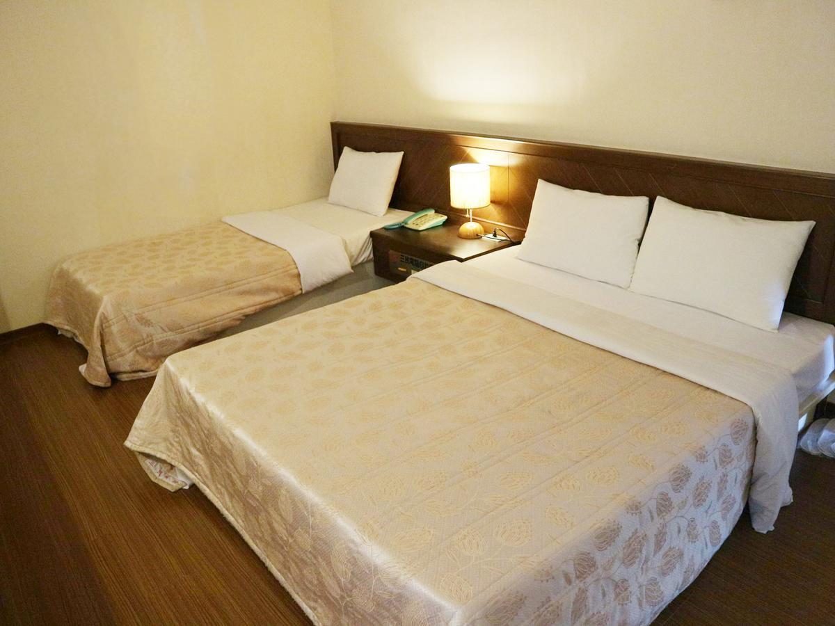 Sanmin Hotel Changhua Buitenkant foto