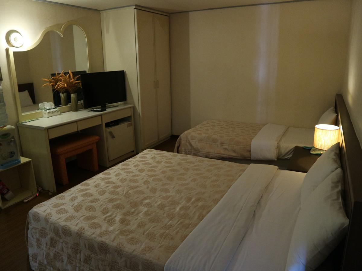 Sanmin Hotel Changhua Buitenkant foto